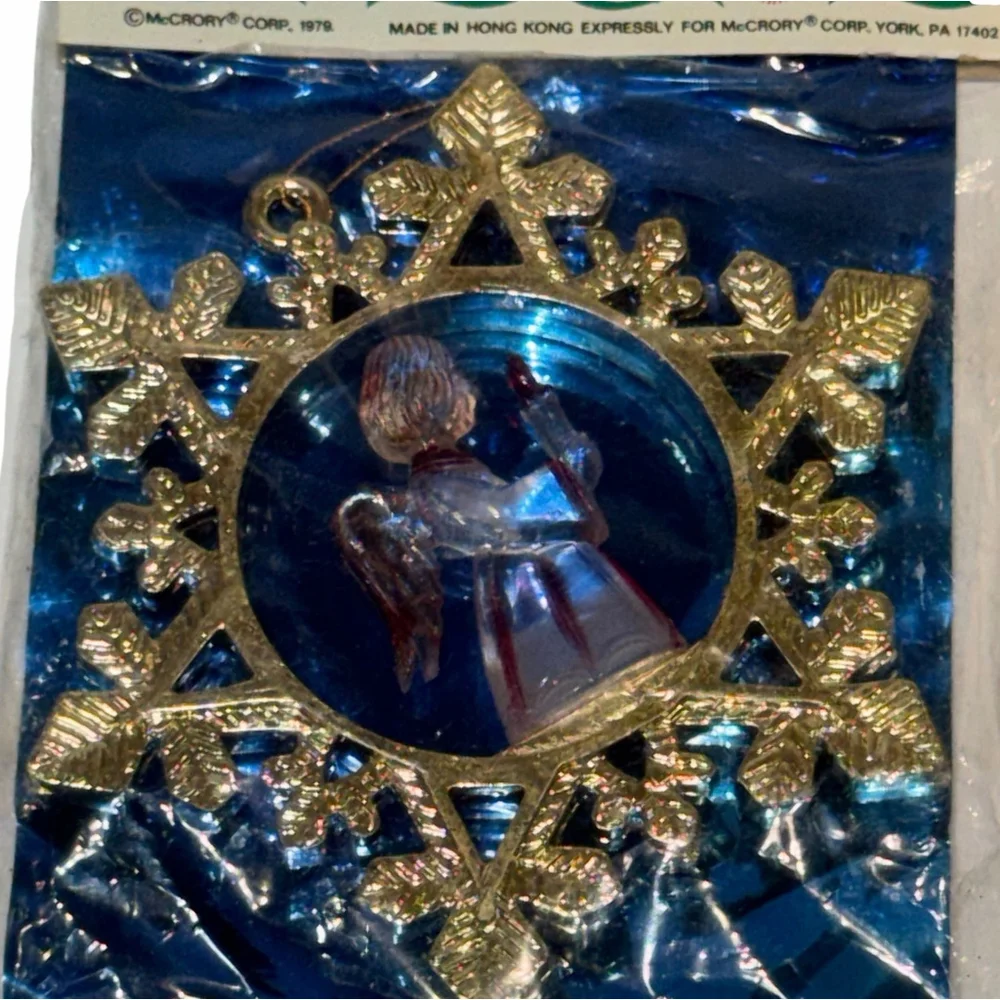 Vtg Novelty‎ Christmas Decoration Plastic Lucite Angel Inside Gold Wreath 1986